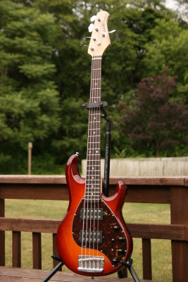 Musicman Stingray, 5 string, dual humbucker
