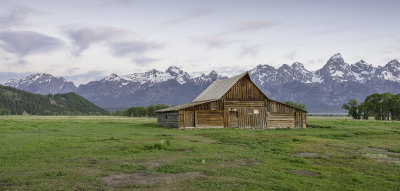 Sunrise in Tetons 
