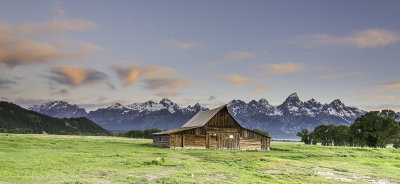 Sunrise in Tetons 