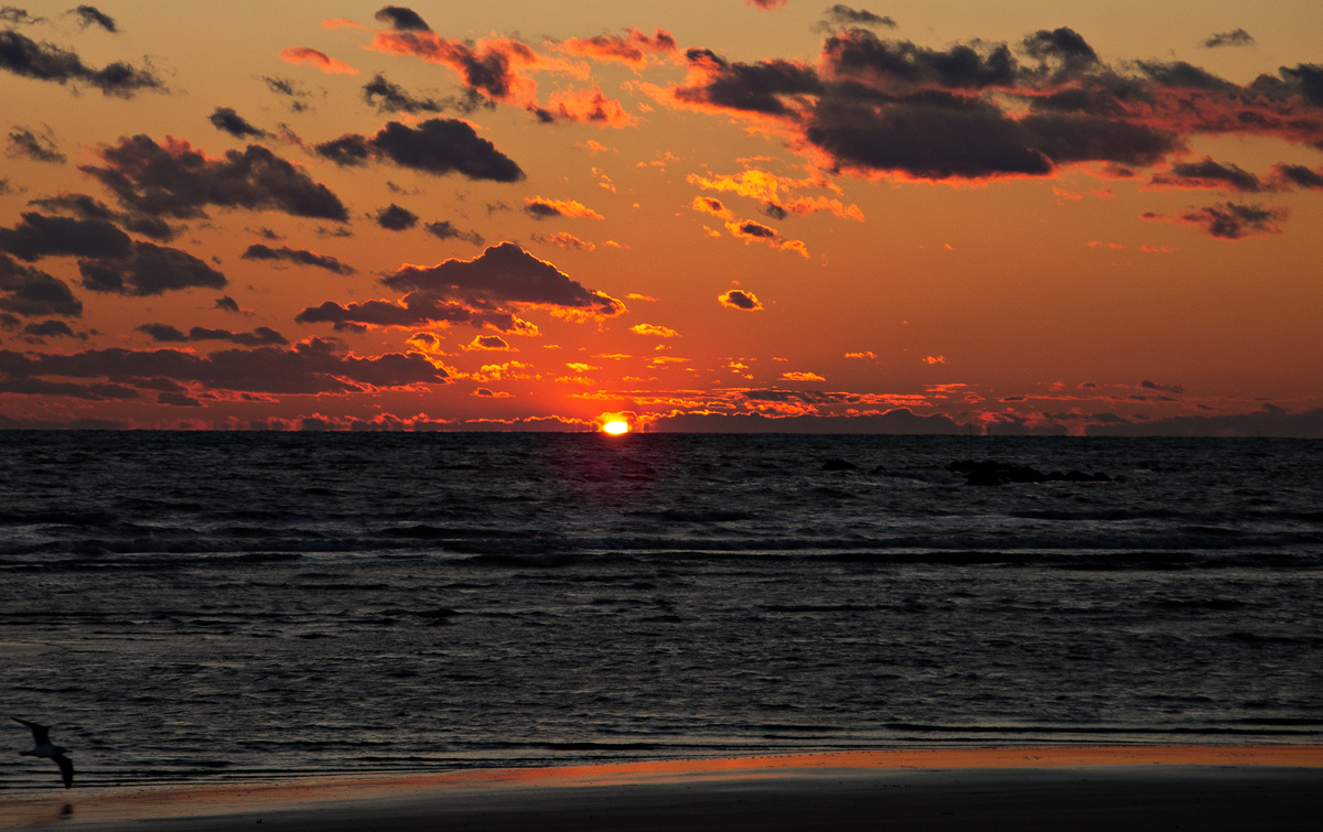 Going below the horizon. - Town Beach, Old Saybrook