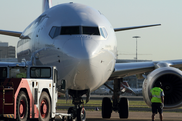 AIRCRAFT PUSHBACK SYD RF IMG_0184.jpg