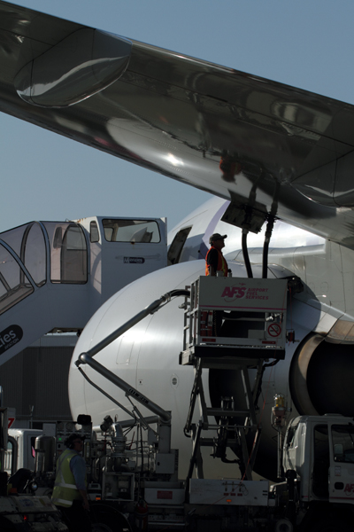 AIRCRAFT REFUELLING SYD RF IMG_0092.jpg