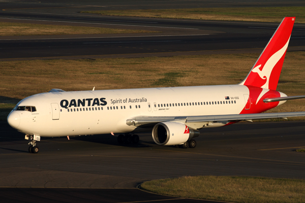 QANTAS BOEING 767 300 SYD RF IMG_0379.jpg