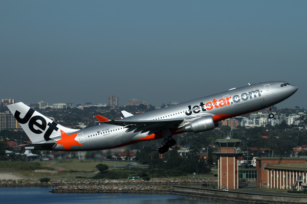 JETSTAR AIRBUS A330 200 SYD RF IMG_0468.jpg