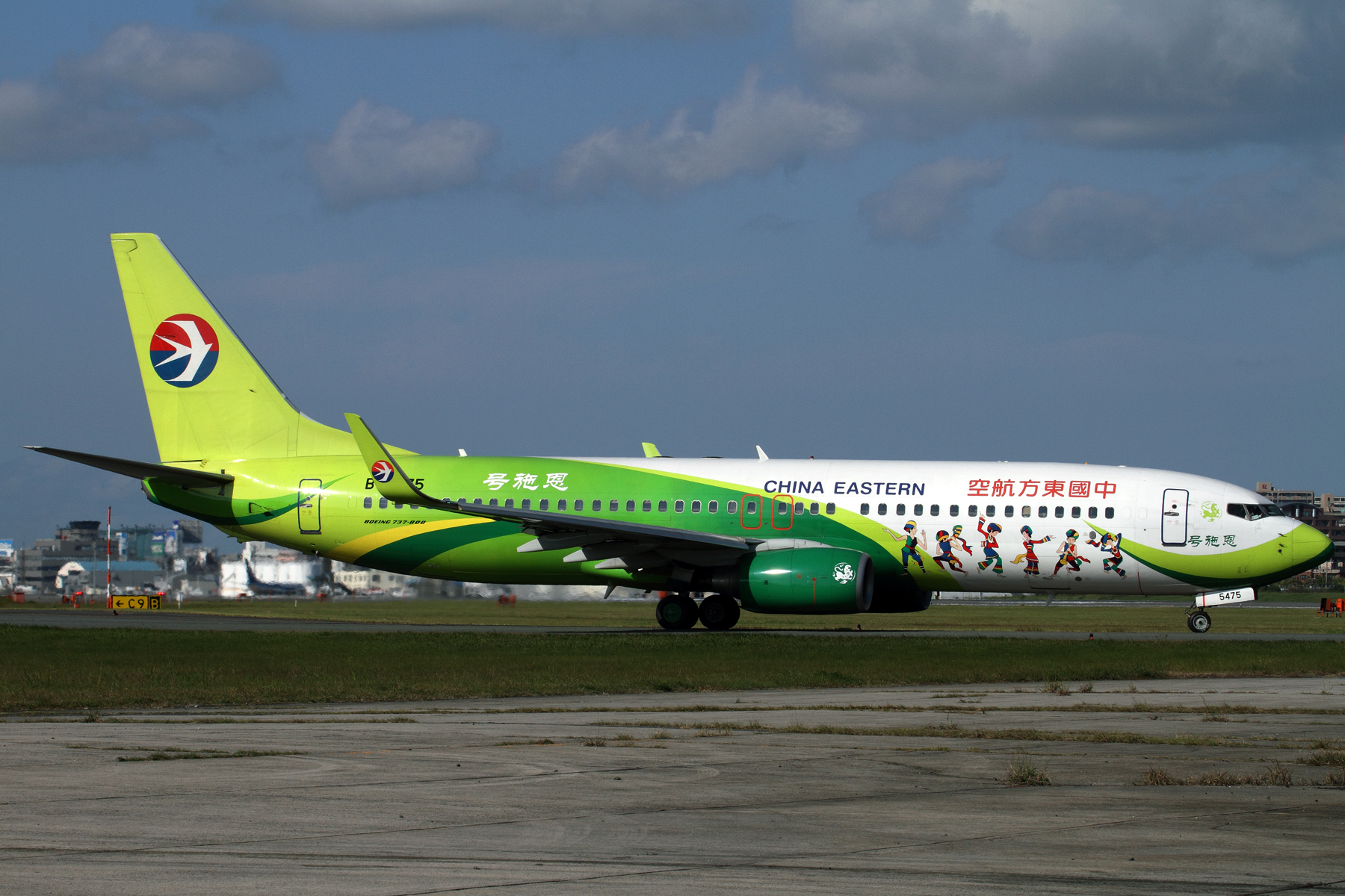 CHINA EASTERN BOEING 737 800 FUK RF IMG_0795.jpg