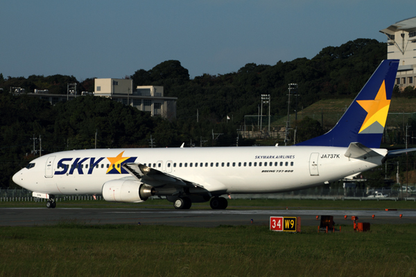 SKYMARK BOEING 737 800 FUK RF IMG_0913.jpg