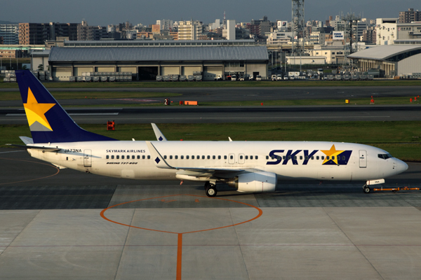 SKYMARK BOEING 737 800 FUK RF IMG_1359.jpg