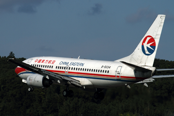 CHINA EASTERN BOEING 737 700 FUK RF IMG_0790.jpg