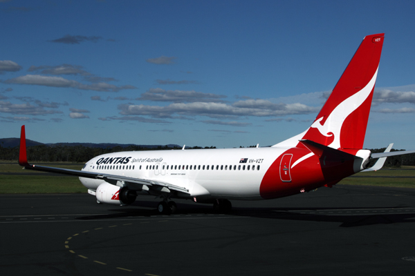 QANTAS BOEING 737 800 HBA RF IMG_1353.jpg