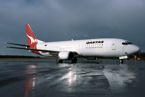 QANTAS BOEING 737 400 HBA RF 791 6.jpg