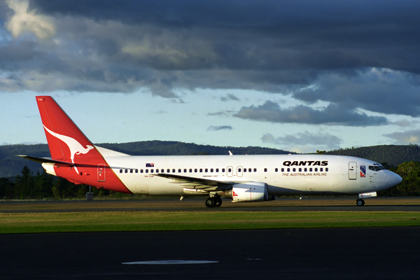 QANTAS BOEING 737 400 HBA RF 928 7.jpg