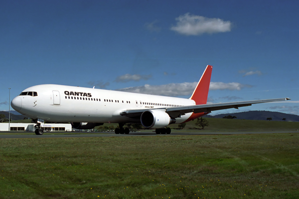 QANTAS BOEING 767 300 HBA RF 386 21.jpg