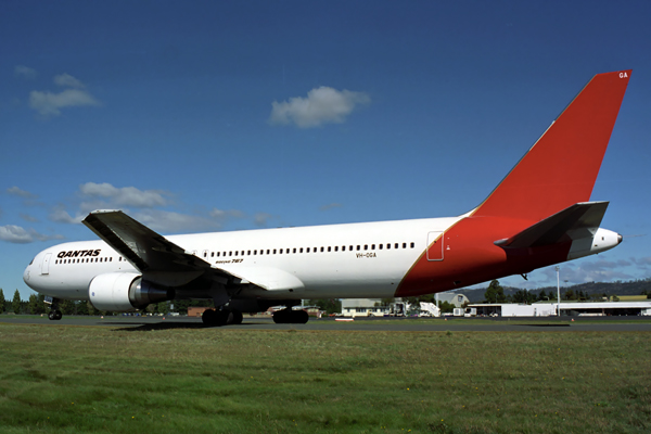 QANTAS BOEING 767 300 HBA RF 386 22.jpg