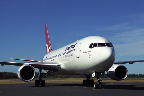 QANTAS BOEING 767 200 HBA RF 1459 3.jpg