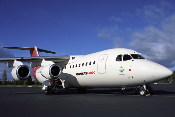 QANTAS LINK BAE 146 200 HBA RF 1573 4.jpg