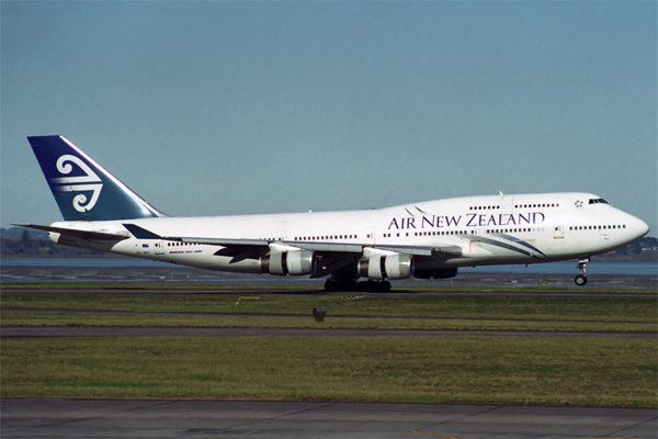 AIR NEW ZEALAND BOEING 747 400 AKL RF 1365 35.jpg