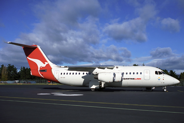 QANTAS LINK BAE 146 200 HBA RF 1573 6.jpg