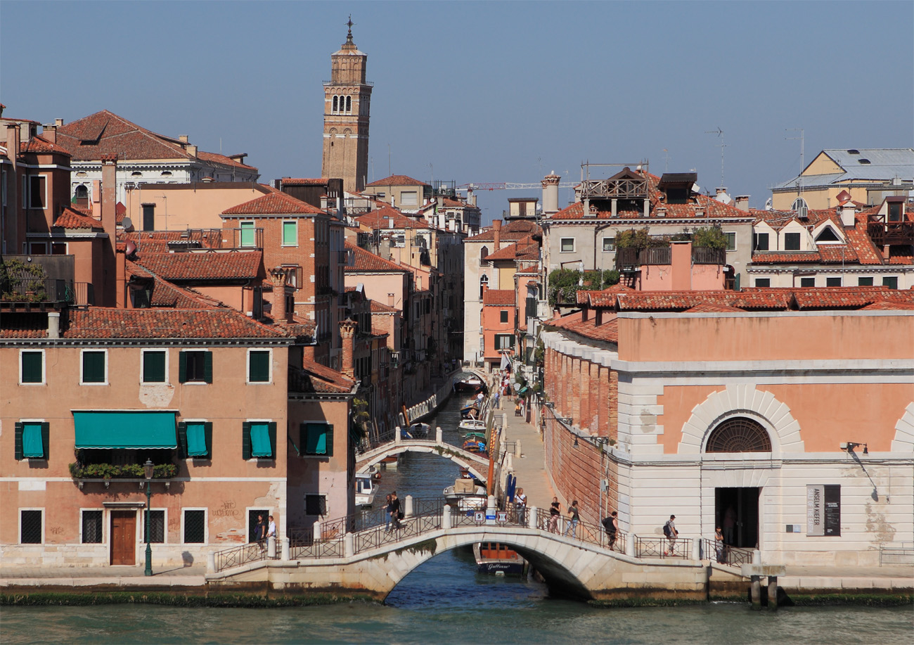 Venice Bridges between Islands.jpg