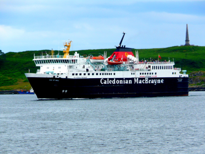 ISLE OF MULL (1988) @ Oban, Scotland (Approaching)