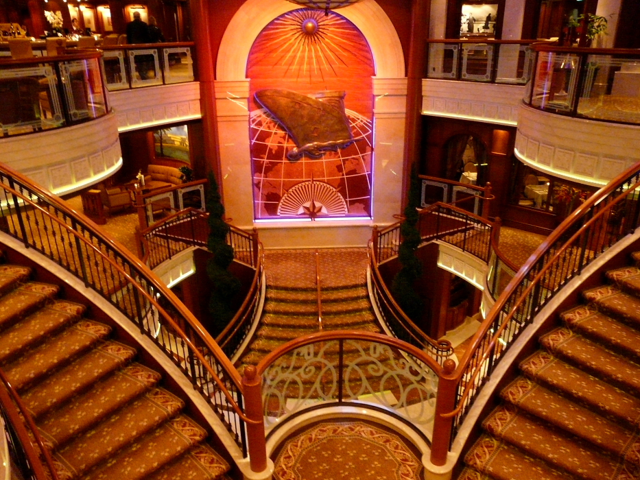 QUEEN VICTORIA Grand Lobby