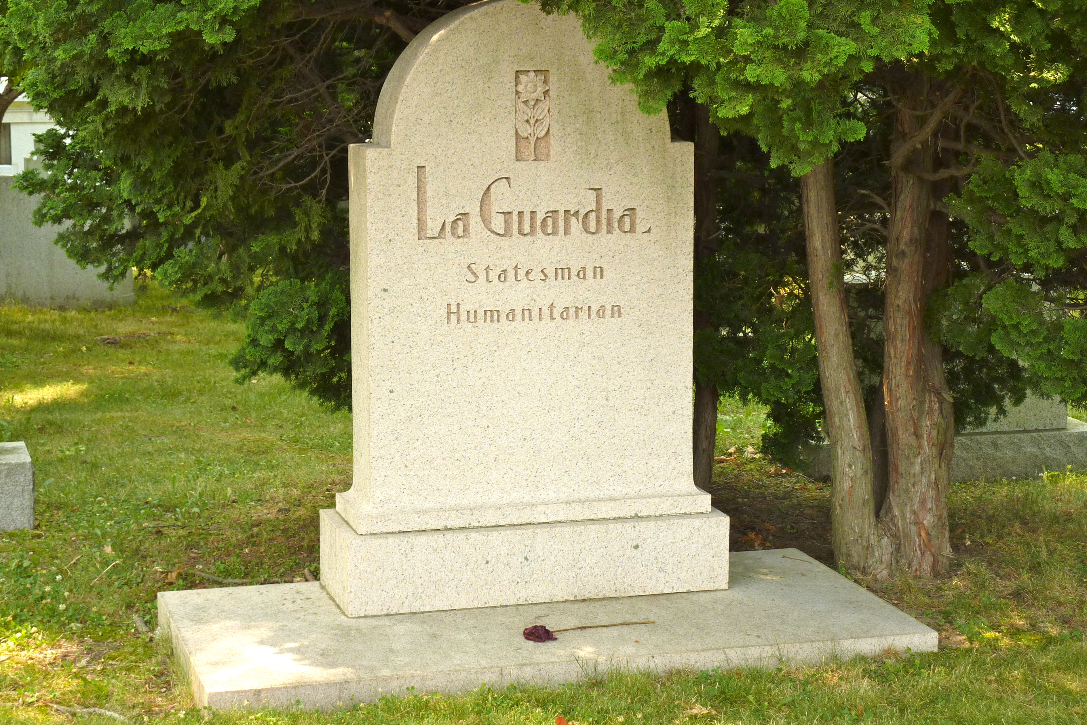 Fiorella LaGuardias tombstone