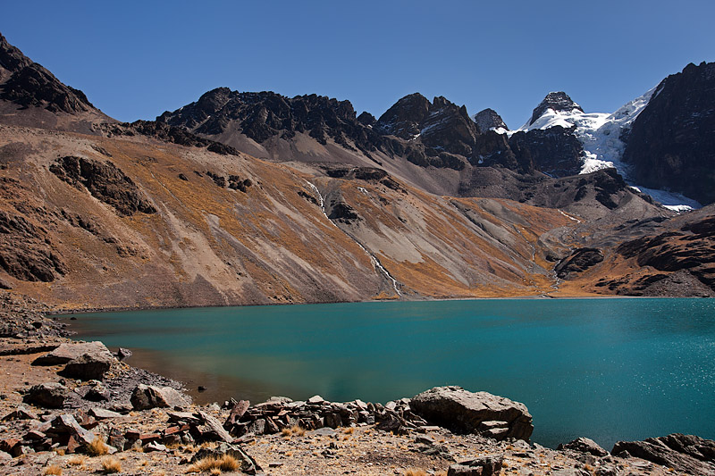 Laguna Chiarkhota and Condoriri Mountains
