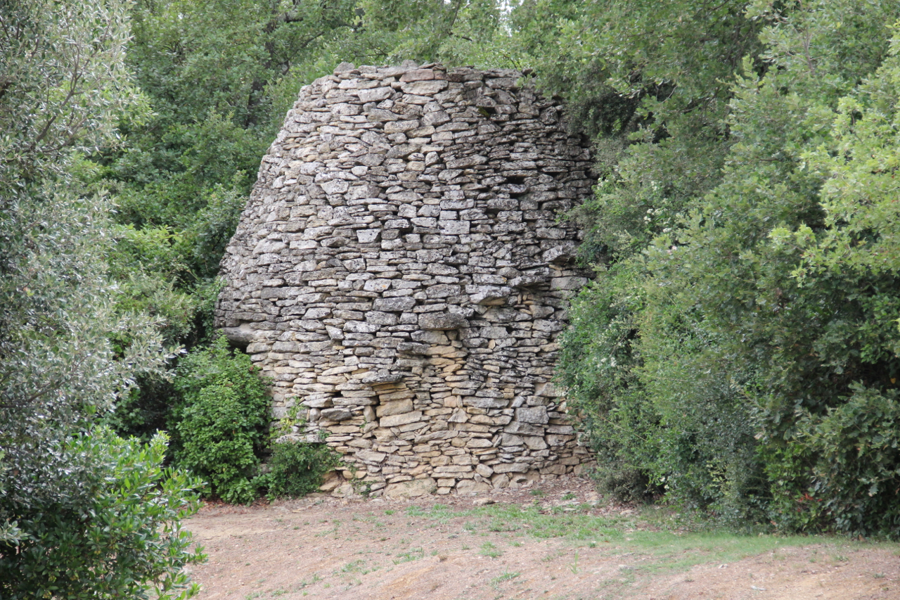 IMG_4076.jpg borie, ancient stone hut