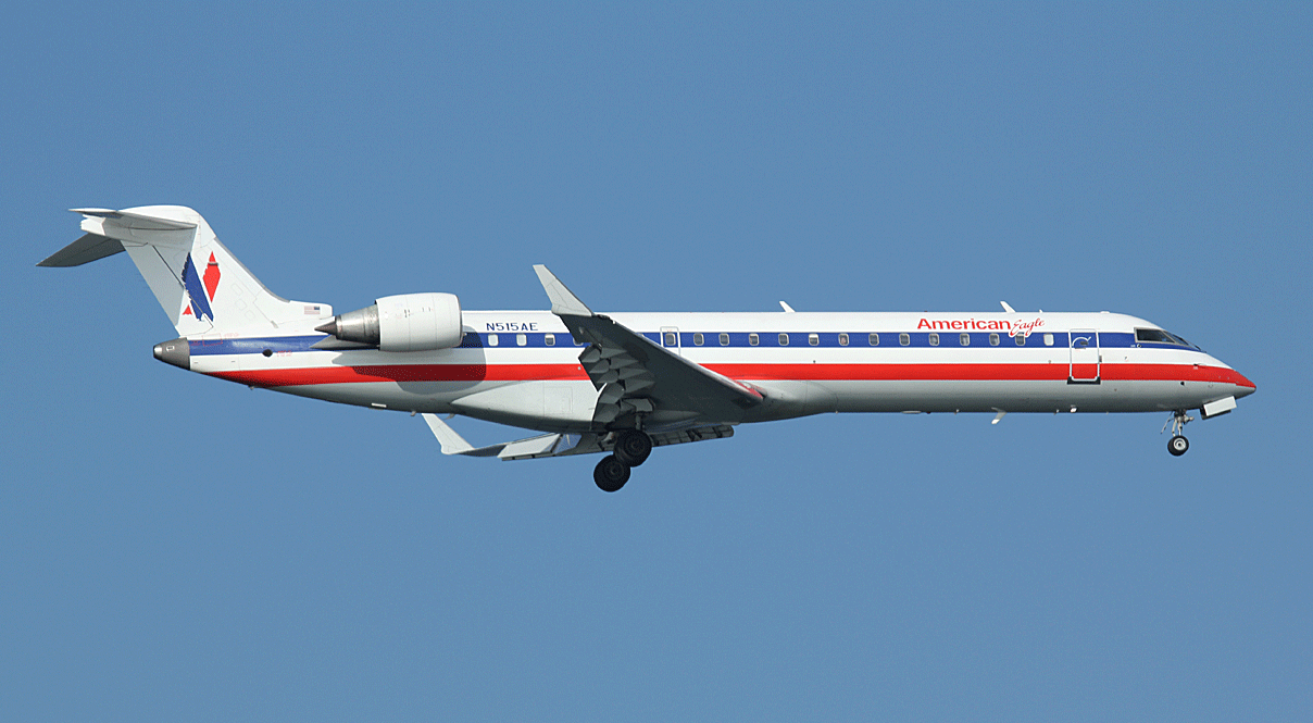 American Eagle CRJ-700 approaching JFK Runway 4R