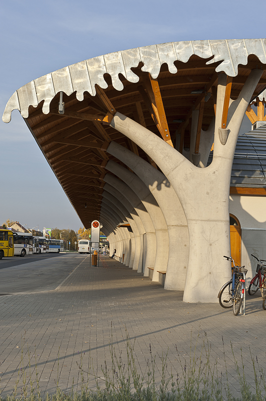 Bus terminal