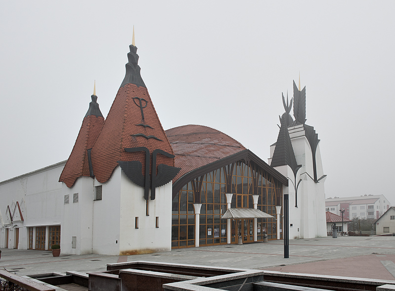 Theater, the fog wins out