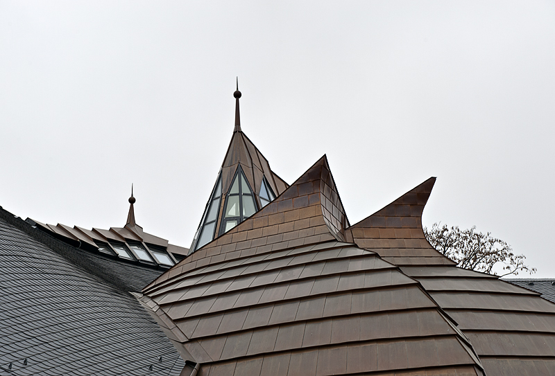 Akadmia, roof skylights
