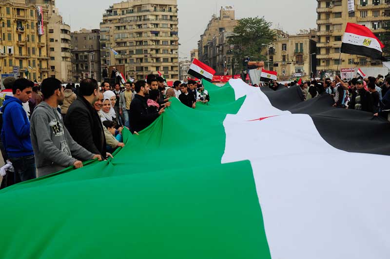 Holding a giant Arab flag in Tahrir Square