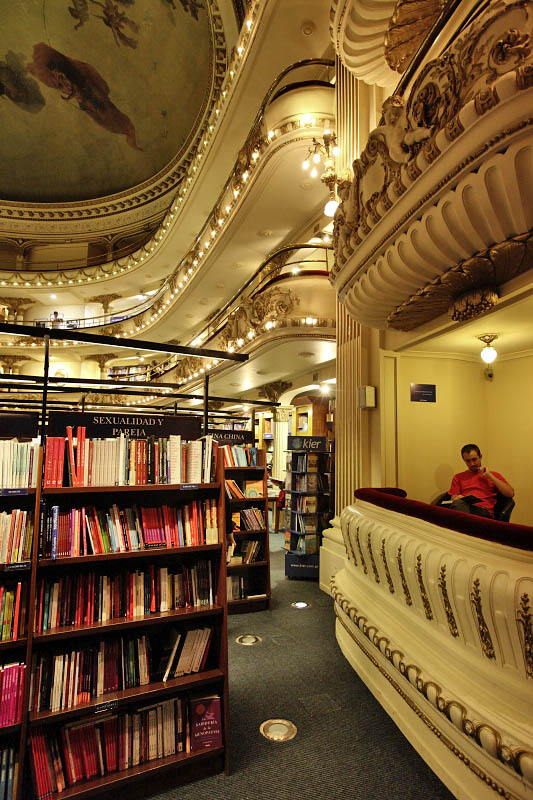 El Ateneo Library