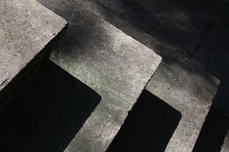 Play with light, shadows and shapes
