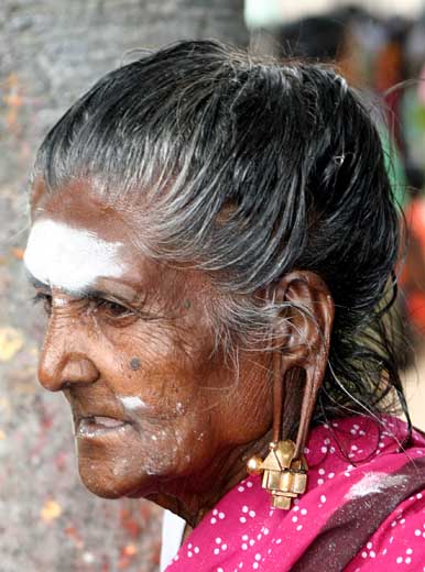 Pambadam - Snake earrings in Tamil Nadu. http://www.blurb.com/books/3782738