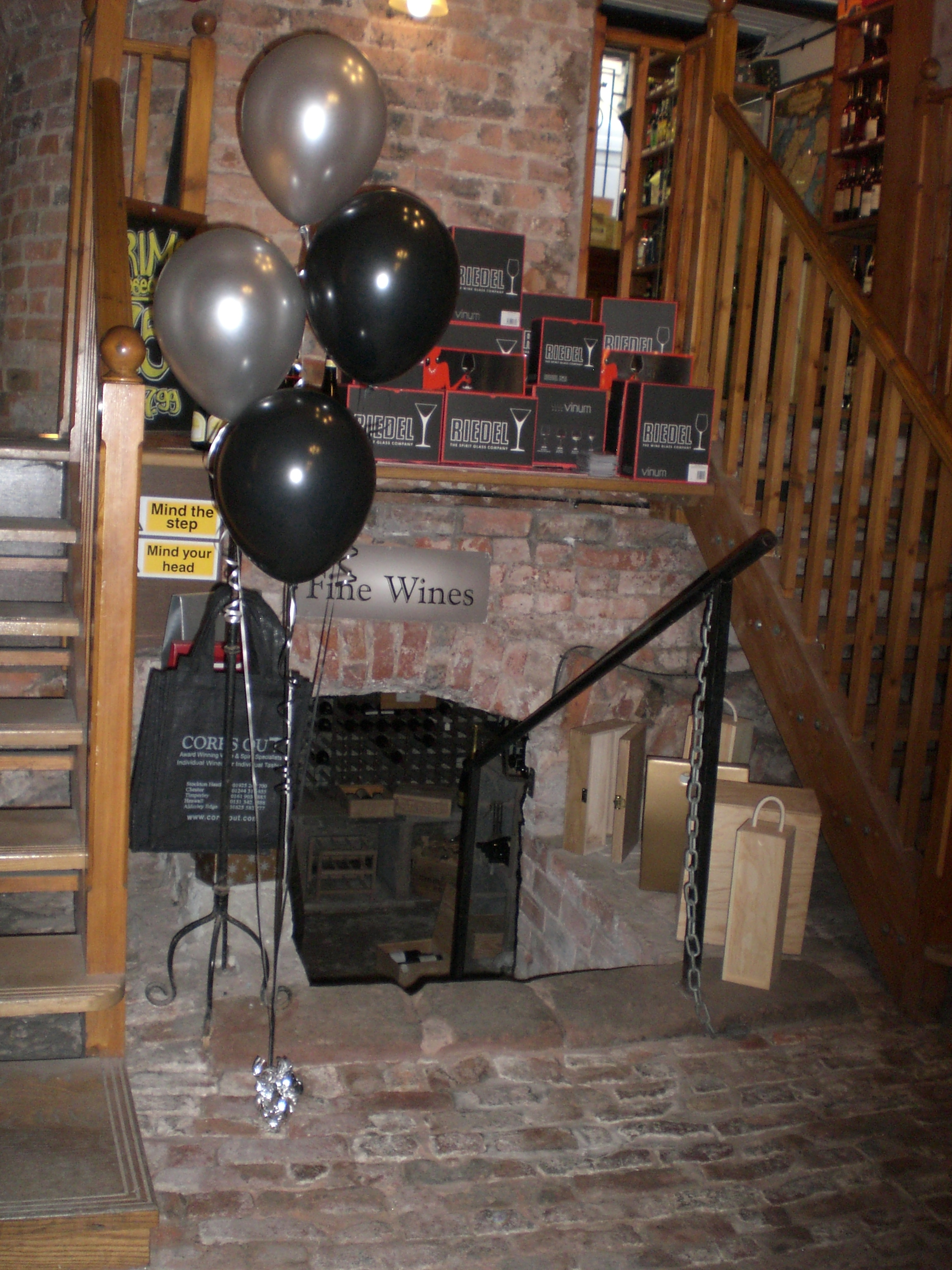 balloon tree inside silver and black.JPG