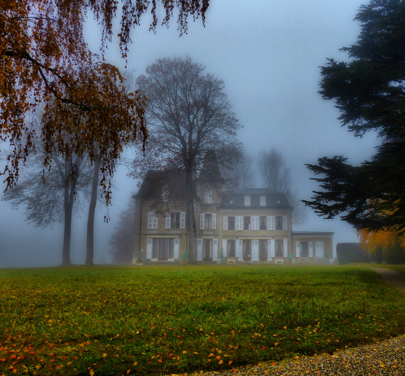 Fog transforms every country house in a mysterious manor
