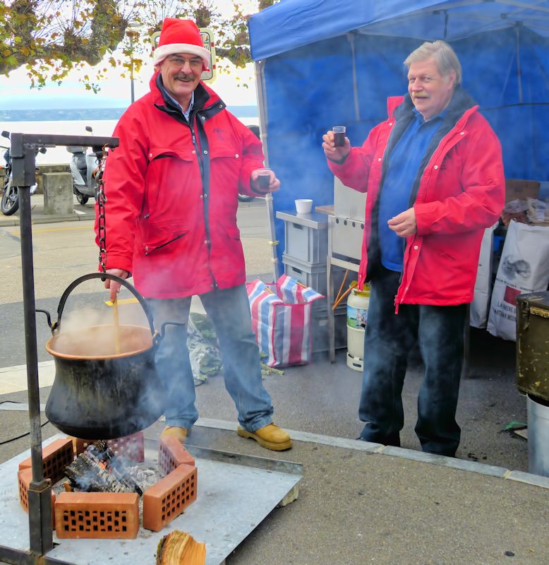 Hot soup and red wine to keep the vendors warm...