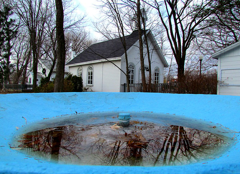 la petite chapelle et le bassin bleu