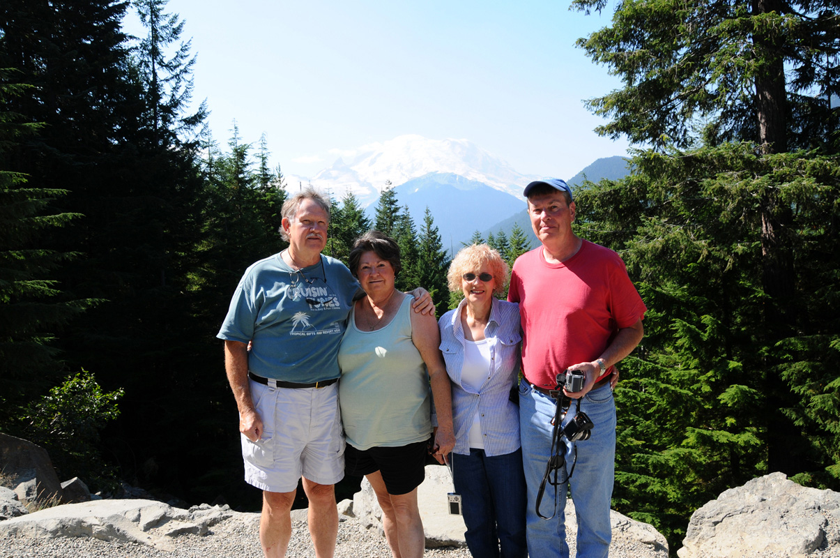 Mt Ranier Paul, Arlene, Bonnie & Charlie.jpg