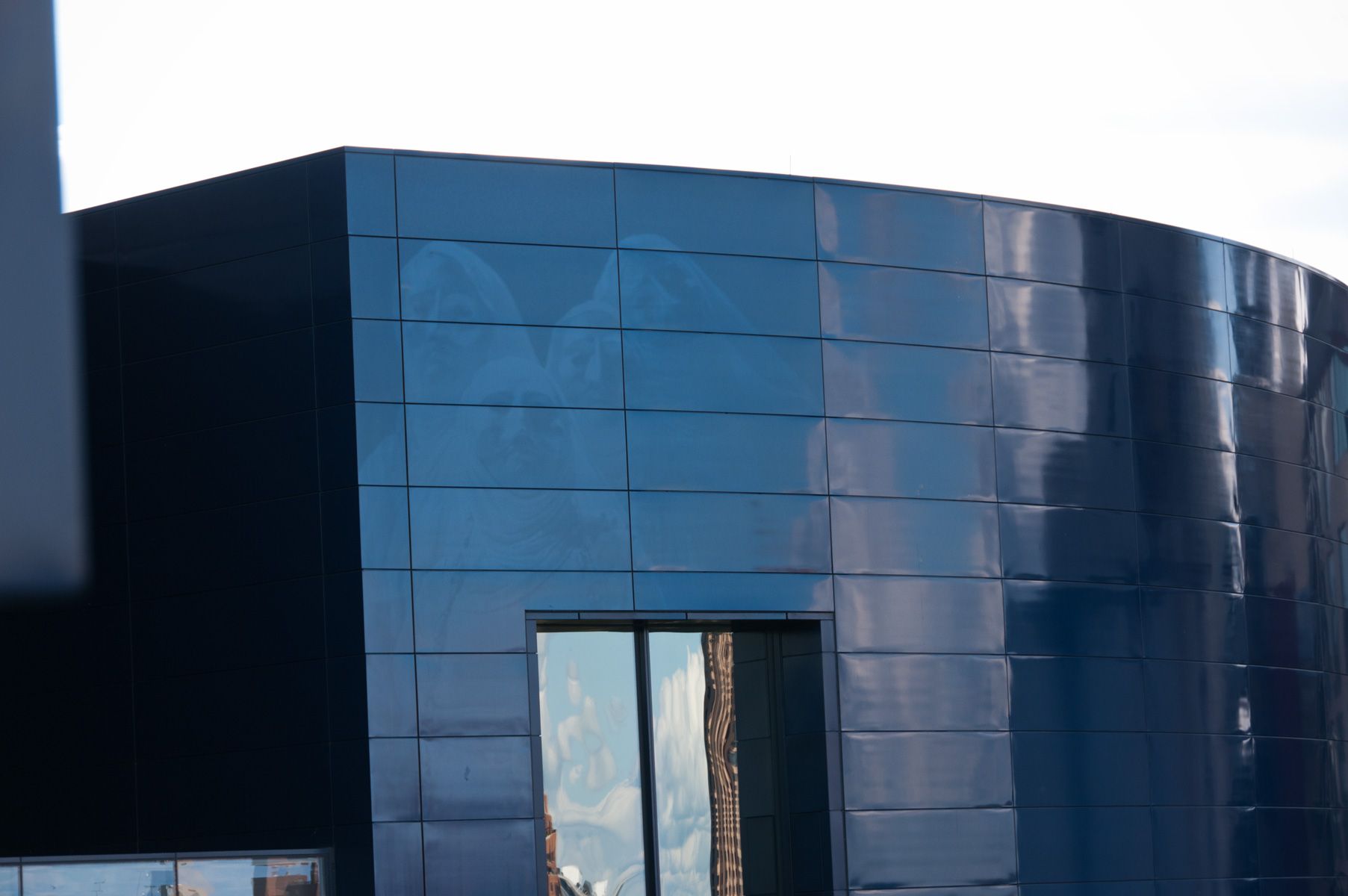 Minneapolis MN Guthrie Theater.jpg