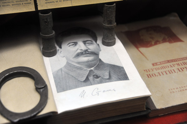 Book with a signed photograph of Joseph Stalin