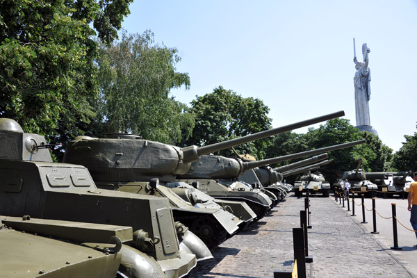 Next to the Great Patriotic War Museum, an outdoor exhibit of Soviet weaponry
