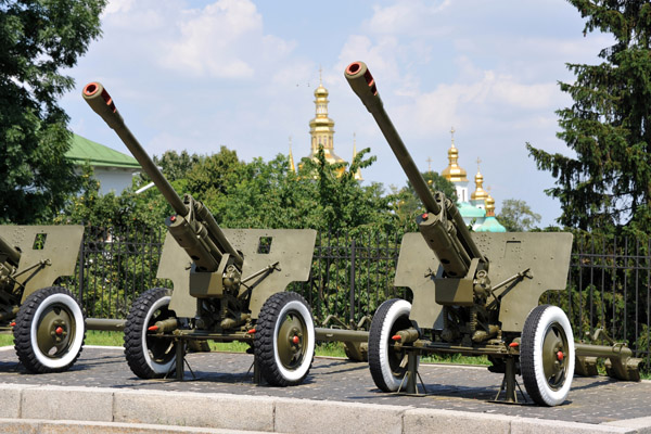 Soviet Artillery outside the Great Patriotic War Museum