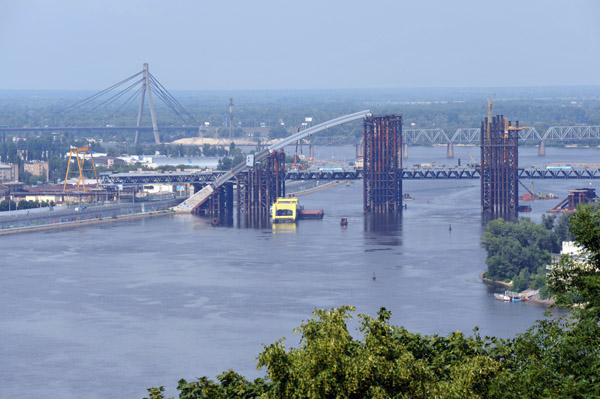 Bridge under construction over the Dniper River, July 2011