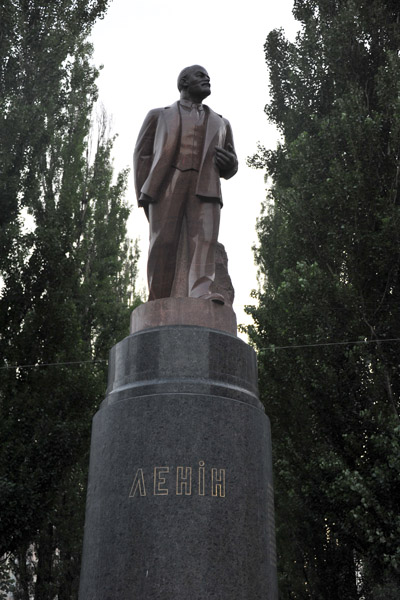 Lenin sculpture, Tarasa Shevchenko Blvd, Kyiv