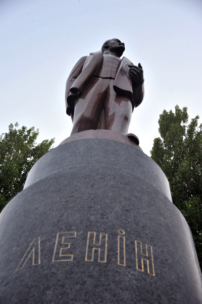 The Lenin statue was finally removed from its pedestal 8 Dec 2013