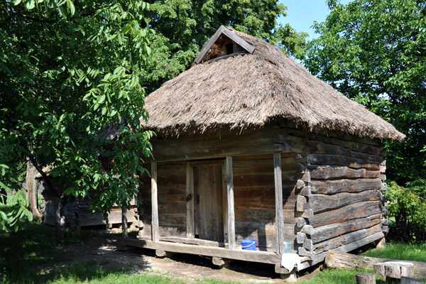 Small log outbuilding of the Popivka Farmstead, Poltavska Region 