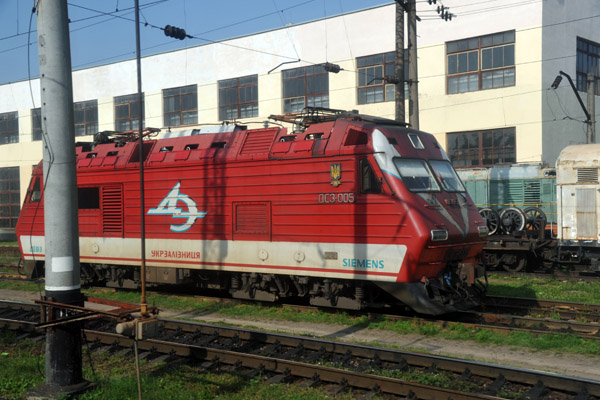 Ukrainian DS3 locomotive manufactured in Dnipropetrovsk in cooperation with Siemens (ДС3-005), Zdolbuniv