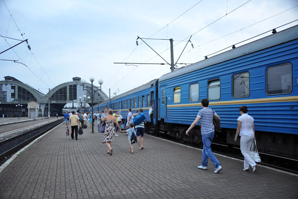 Train from Kiev arriving at Lviv Railway Station after 11 hours